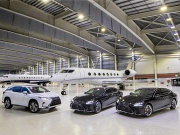 Lexusy na lotnisku